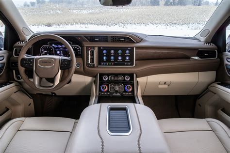 First Look 2021 Gmc Yukon Is A Luxurious Suv With A Massive Cabin