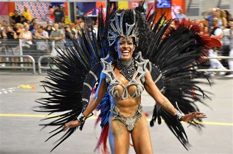 ブラジル：カーニバル・パレード始まる サンバで魅了 [写真特集3 7] 毎日新聞