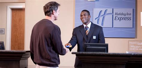 10 Traits Of A Great Hotel Front Desk Agent