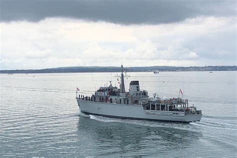 Royal Navy Ship Hms Chiddingfold Crashes Into Hms Bangor