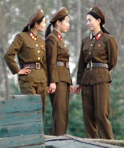 North Korean Troops Women In Uniform North Korea Korean Female Soldier