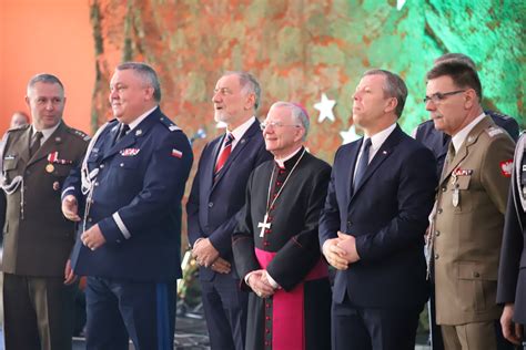 Check spelling or type a new query. Abp Marek Jędraszewski do służb mundurowych: życzmy sobie ...