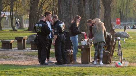 Was ab montag im landkreis würzburg gilt. Corona-Party im Park, Andrang auf Markt: Sie feiern ...