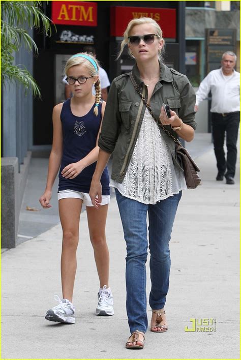 Reese Witherspoon And Ava Phillippe Mother Daughter Bonding Photo