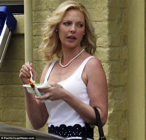 Katherine Heigl Grabs Lunch And An Electronic Cigarette On The Go As