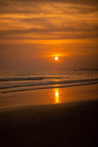 Sanya Coconut Dream Promenade Sunsetbeautiful Tropical Sunset Scenery