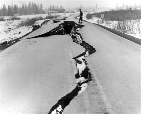 The good friday earthquake and tsunami in 1964 caused 139 deaths across the state of alaska. Terremoto in Alaska del 1964, un video spiega le cause ...