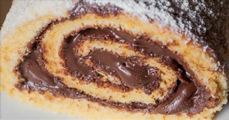 Il rotolo dolce è un ottimo espediente per quando c'è poco tempo e si può realizzare anche con altri tipi di marmellata o crema di cioccolato. Ricette del rotolo dolce