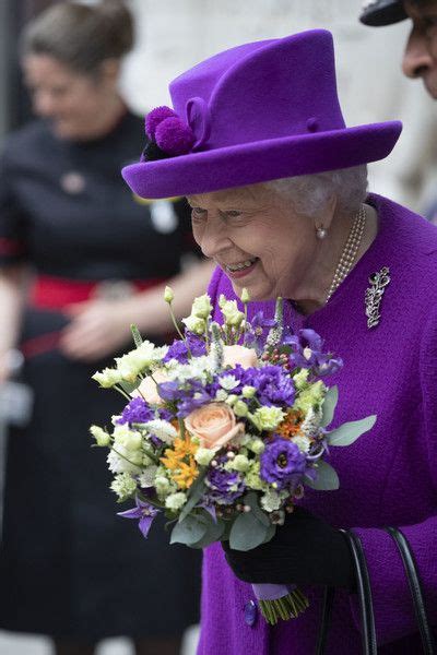 They use ten expresspods, each placed in different parts of the hospital. Queen Elizabeth II Photos Photos: The Queen Opens The New ...