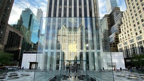 New York Citys Iconic Fifth Avenue Glass Apple Cube Reopens To The