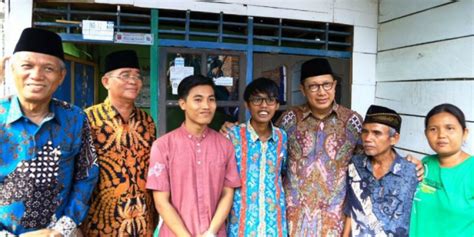 1 menteri pendidikan tinggi amanat 2017 menteri pendidikan tinggi perpustakaan tunku tun aminah universiti tun hussein onn malaysia. Semangat Pengumpul Botol Bekas Tempuh Pendidikan Tinggi ...