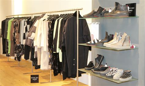 Sie ist mindestens 1x umgezogen seit der gründung in 2010. Haus Paris: Showrooms