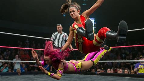 Bayley Battles Sasha Banks In An Historic Wwe Iron Man Match Nxt