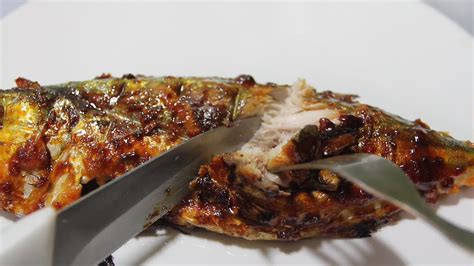 Jadi kenapa tidak memastikan sajian olahan ikan dikonsumsi sesering mungkin? Resep Ikan Kembung BAKAR KECAP - YouTube