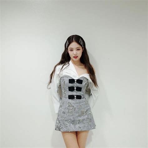 » looking for blackpink clothes & blackpink fashion they have worn just last week? BLACKPINK || Jennie ('SOLO' Live @ Inkigayo 181202 ...