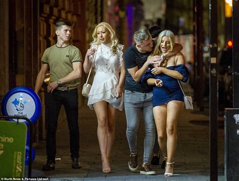 Bank Holiday Booze Up Revellers Brave The Cold For A Night On The