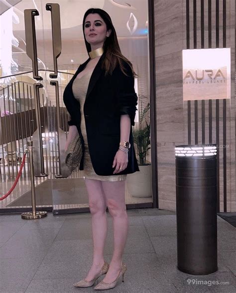 Kainaat Arora Hot Hd Photos Wallpapers For Mobile P