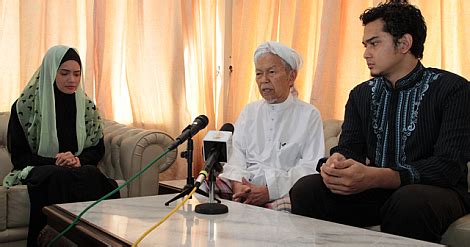 Ramai yang mengulas mengenai nik omar. PERTEMUAN Antara Yatt Hamzah, Mas Azzam Dengan Tuan Guru ...