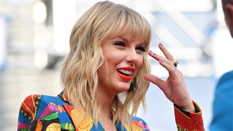 Why Taylor Swift Fans Think “1989 Taylors Version” Is Coming Teen