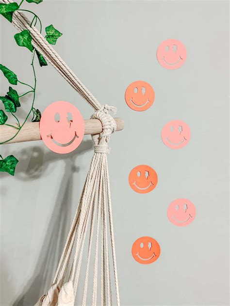 Download A Preppy Smiley Face for Any Occasion | Wallpapers.com