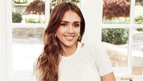 Jessica Alba Indulges In Holiday Shopping With One Year Old Son People News Zee News