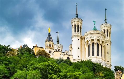 Została użyta strefa czasowa właściwa dla stolicy (paryż). Francja: Ksiądz prawosławny postrzelony w kościele ...