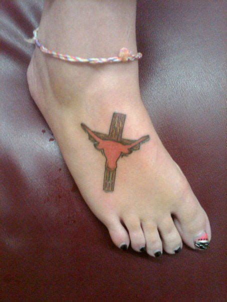 Use its iconic shape to fill with texas paraphernalia. My Jesus and Longhorns Tattoo | Longhorn tattoo, Tattoos ...