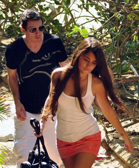 Sports News Update Lionel Messi And Antonella Rocuzzo Holidaying After