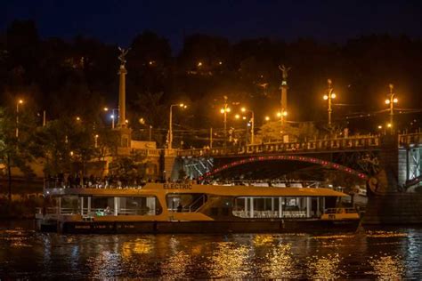 Praga Crucero Nocturno De Minutos Getyourguide