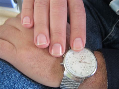 Usa esmalte de uñas transparentes cuando estén listos. HOMBRES | Laura Uñas Esculpidas
