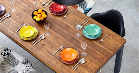 meja makan minimalis unik membuat suasana serasa  restoran