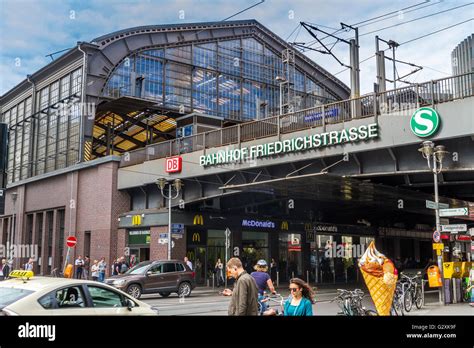 Bahnhof Friedrichstraße In Der Deutschen Hauptstadt Berlin Berlin