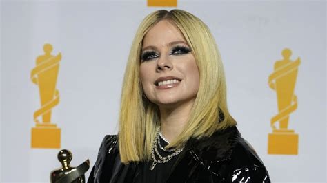 Avril Lavigne Tells Topless Protester To ‘get The Fck Off The Stage