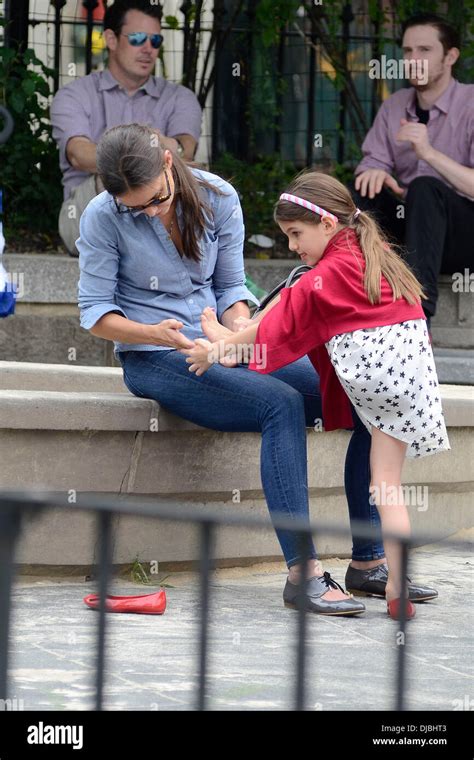 Katie Holmes And Daughter Suri Cruise Enjoy A Day At Brooklyn Bridge Park New York City Usa