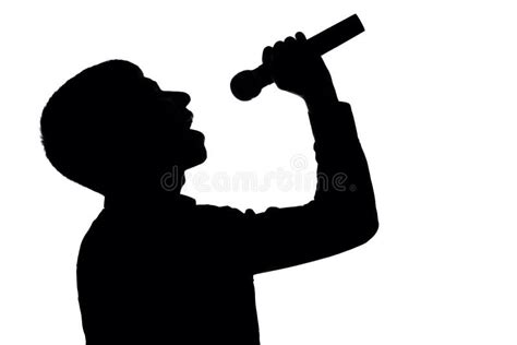 Silhueta De Um Homem Que Canta Em Um Microfone Foto De Stock Imagem