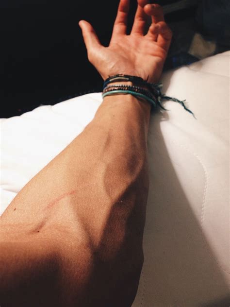 Aesthetic Body Veiny Arms Arm Veins Hand Gripper Hand Pictures Photography Poses For Men