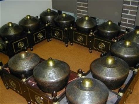 Khususnya alat msuik, sekarang banyak sekali jenis alat musik yang dapat kita temui. SIKENONG BERSINAR: SIKENONG