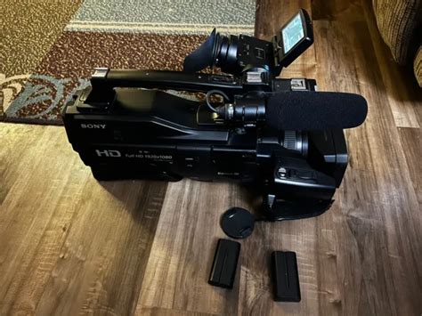 sony hxr mc2500 full hd camcorder video camera mic 2 batteries and 64
