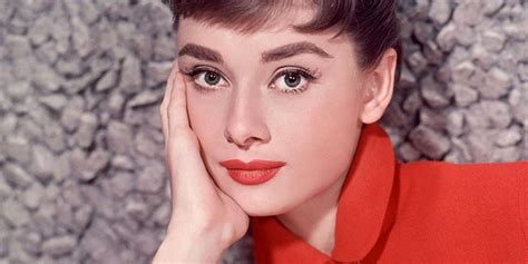 He holds the italian record in the 100 m freestyle with a time of 47.96 and was the first italian to break 48 seconds. Audrey Hepburn e i suoi segreti di bellezza - Roba da Donne