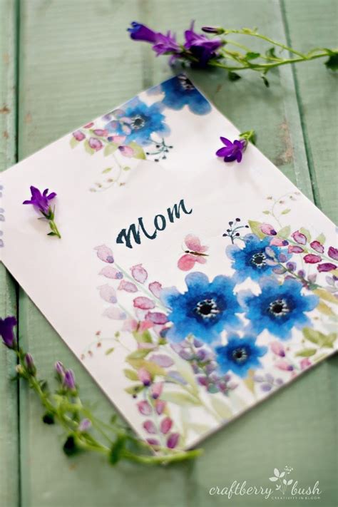 Looking for thoughtful diy mother's day gift / card ideas? Free Mother's day watercolor card printables (blank wisteria watercolor wreath included)