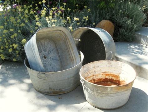 A garden tub is a soaking tub, always freestanding, oval shaped and deep enough to submerge your entire body inside. My galvanized wash tub garden | Flea Market Gardening