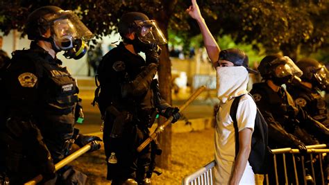 Police In Riot Gear Quell Chaos Outside Nm Trump Rally