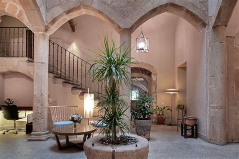 Take your pick of 207015 hotels starting at $92 a night. NH Collection Cáceres Palacio de Oquendo: Spectacular ...