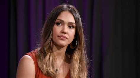 Jessica Alba Says She Wasnt Allowed To Make Eye Contact With The Cast On Beverly Hills 90210