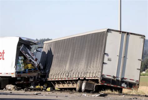 Seven Dead In Wreck That “sandwiched” Van Between Semi Trucks