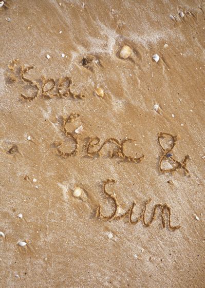 Carte Sea Sex And Sun Sur La Plage Envoyer Une Vraie Carte De Vacances Dès 099€ Merci Facteur
