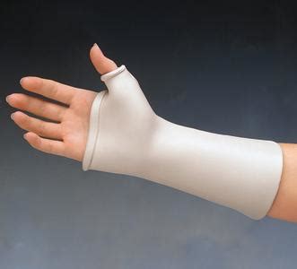 The use of splint has tremendous results in early recovery and most of the doctors recommend using this splint. De Quervain Tenosynovitis - Orthopedics - Medbullets Step 2/3