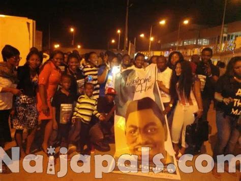 Bba Star Tayo Faniran Arrives Lagos Receives Warm Welcome At Airport