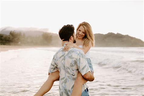 Kauai Honeymoon Session — Bend Wedding Photographer Dawn Charles Couple Beach Wedding