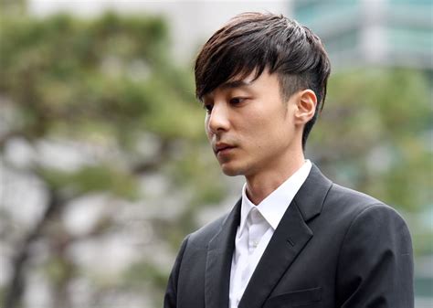 Roy Kim Cleared From Pornographic Content Charges Pens Letter To Fans
